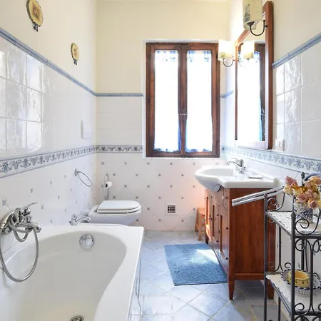 Amazing In With Private Swimming Pool, Be Inside Or Outside *